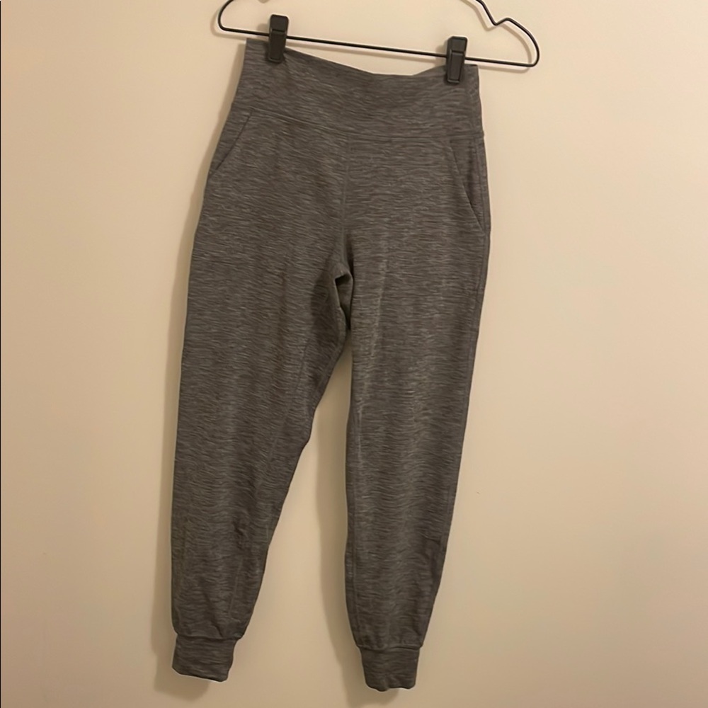 Lululemon jogger bottoms size 6